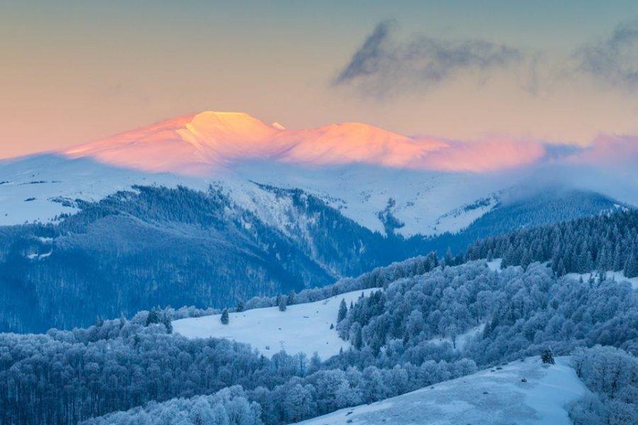Царство снега и льда: магически прекрасные зимние Карпаты-фото