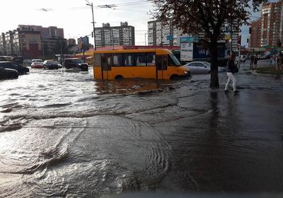 Поплыли: как выглядит Киев после грозы - Киев Vgorode.ua