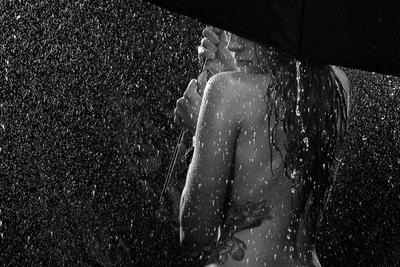 Скачать картинки Женщина дождь, стоковые фото Женщина дождь в хорошем  качестве | Depositphotos