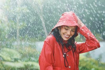 Картинки девушка с зонтиком под дождем со спины (62 фото) » Картинки и  статусы про окружающий мир вокруг