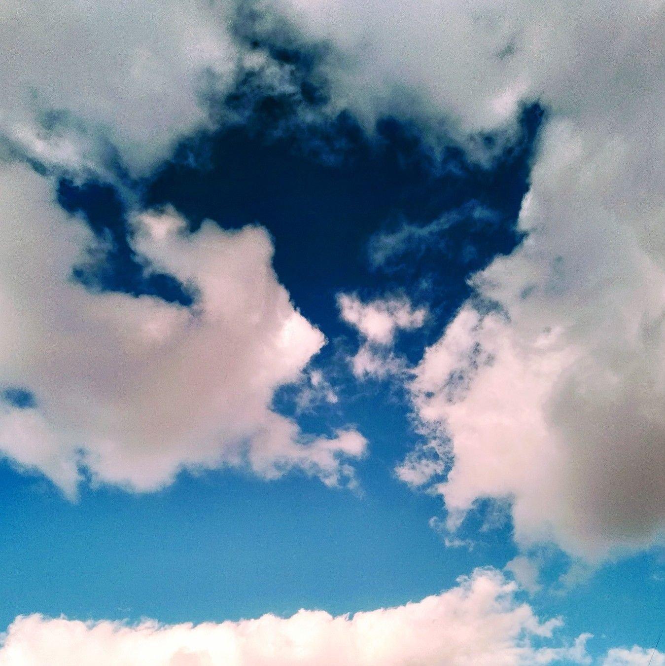 несколько больших облаков в небе, облако, погода, Чисто фон картинки и Фото  для бесплатной загрузки