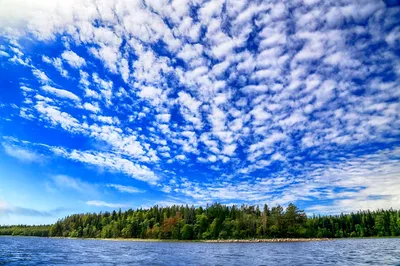 Красивые облака на фоне неба с солнечными лучами Стоковое Изображение -  изображение насчитывающей свет, вертикально: 206797627
