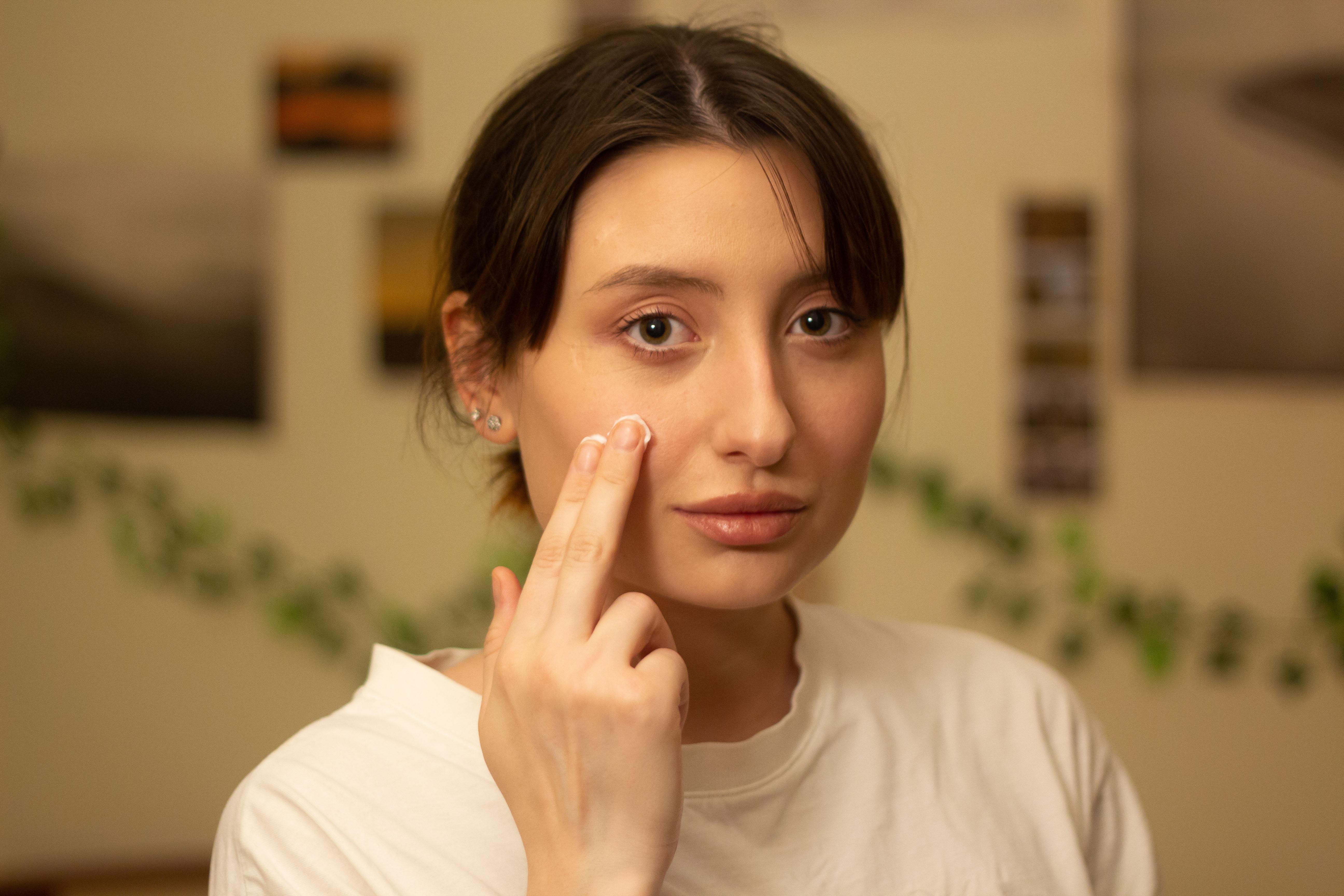 Покраснения на лице: как от них избавиться зимой | Vogue Russia