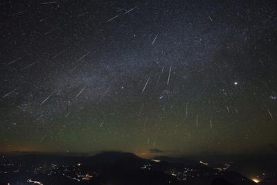 Туляки смогут наблюдать метеоритный дождь - Новости Тулы и области -  MySlo.ru