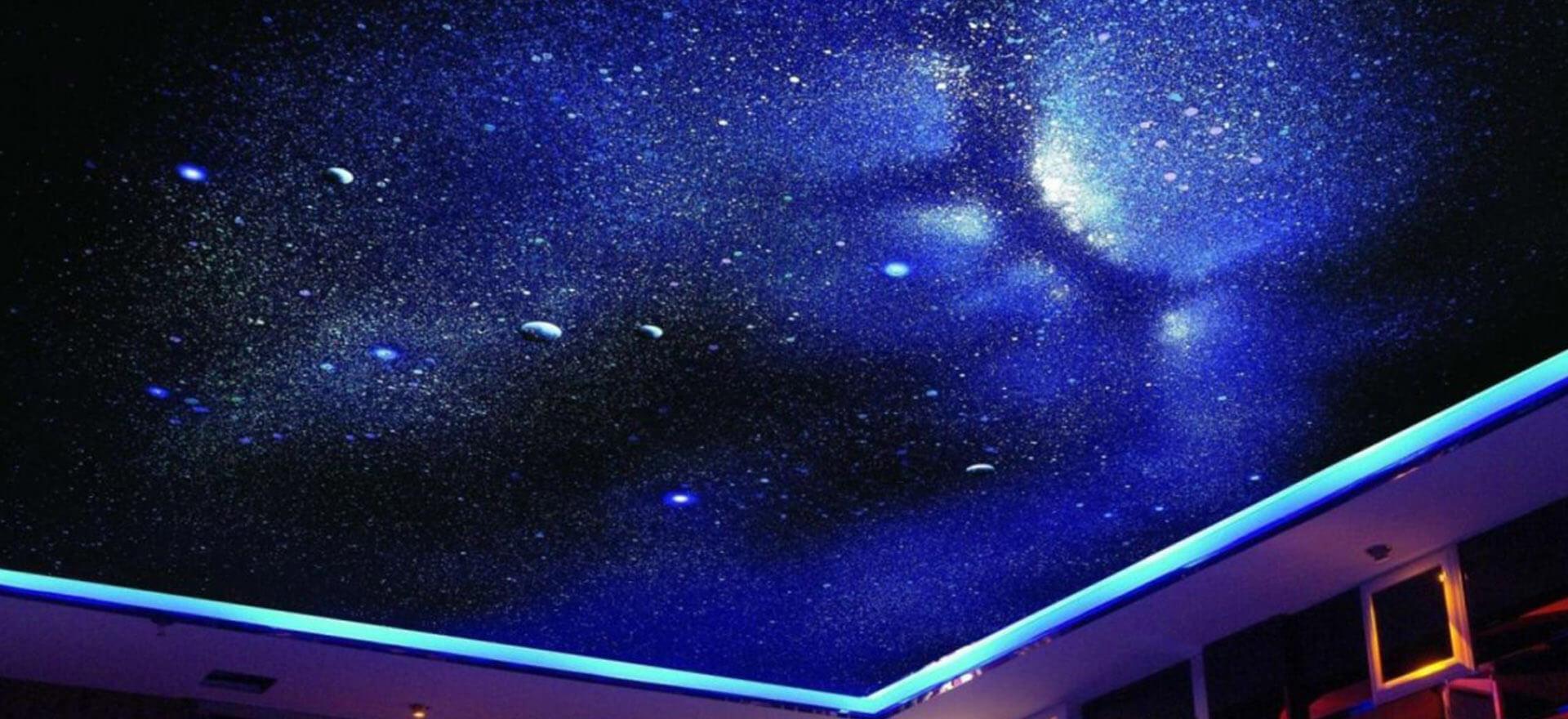 Создание уникальной атмосферы в комнате с помощью натяжного потолка «Звездное  небо». Советы и статьи