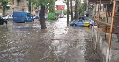 Новости Одессы: из-за дождя затопило улицы — фото, видео — Украина