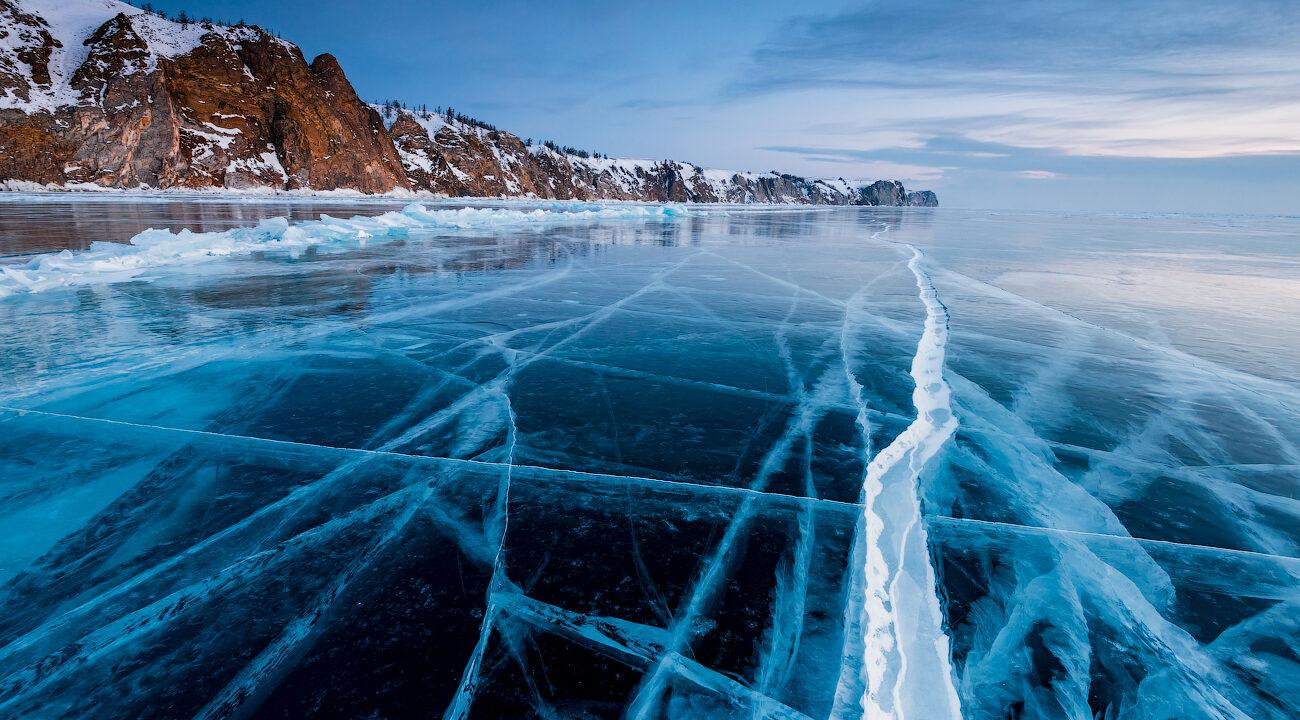 Когда лучше ехать на Байкал, чтобы увидеть прозрачный лед