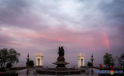 Радуга Небо после дождя поле и небо после дождя Радуга в небе Стоковое Фото  - изображение насчитывающей радуга, шторм: 122636906