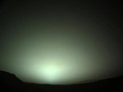 Марсоход NASA застал утро на Марсе и сделал фото