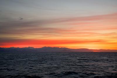 Рано Утром Восход Солнца Над Морем, Красочный Рассвет Над Морем.  Фотография, картинки, изображения и сток-фотография без роялти. Image  41642952