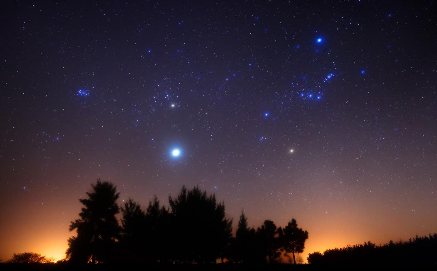 11 ярчайших объектов в небе над Россией: их можно увидеть ночью из окна