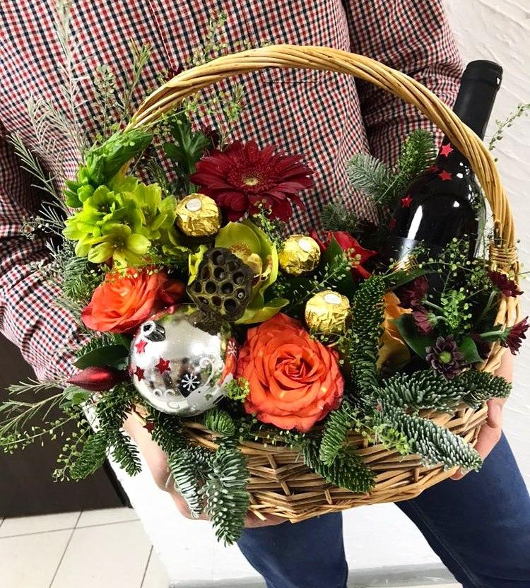 Зимний букет \"Ягоды на снегу\" - заказать доставку цветов в Москве от Leto  Flowers