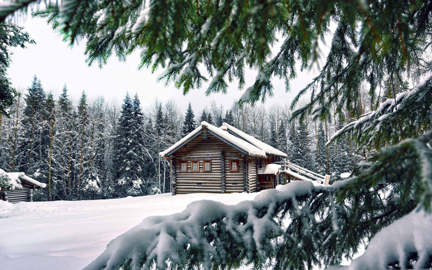 Пазл домик зимний в лесу - разгадать онлайн из раздела \"Природа\" бесплатно